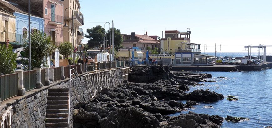 La scogliera di Capo Mulini, foto di Luigi Strano