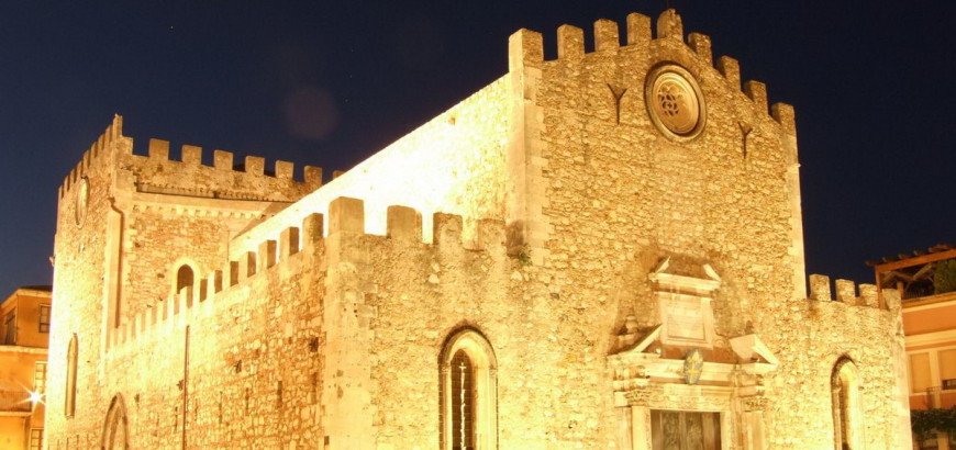 Veduta notturna della cattedrale