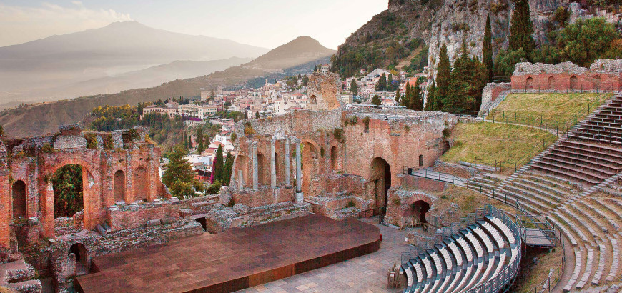 Vista del teatro di Taormina
