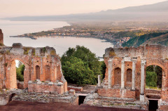 Teatro Greco - Scena e Golfo di Naxos