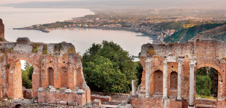 Teatro Greco - Scena e Golfo di Naxos