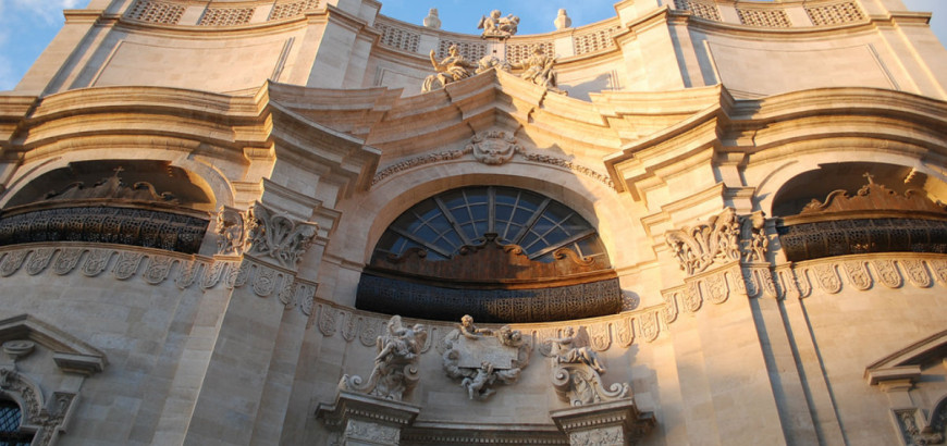 Particolare della facciata della Badia di Sant