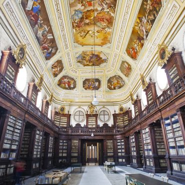 Interno della biblioteca Ursino Recupero