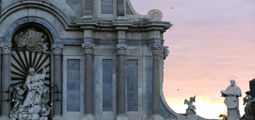 Particolare della facciata al tramonto