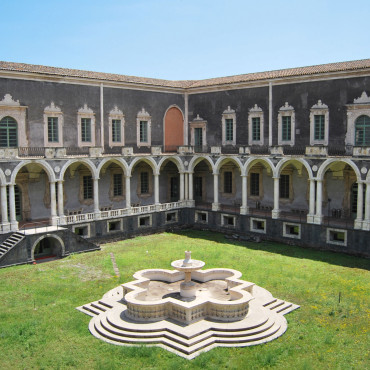 Cortile interno del monastero dei Benedettini