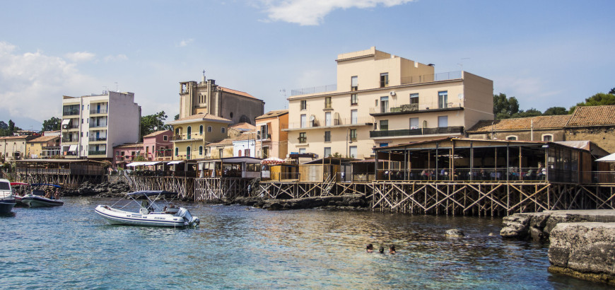 Le terrazze sul mare a Capomulini