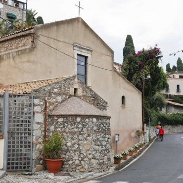 Chiesa dei SS. Pietro e Paolo su via L. Pirandello