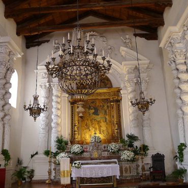 Interno della chiesa di S. Antonio Abate