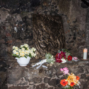 Simulacro della Madonna nel luogo del ritrovamento.