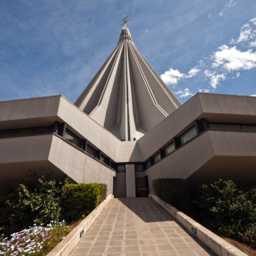 Facciata del Santuario Madonna delle Lacrime