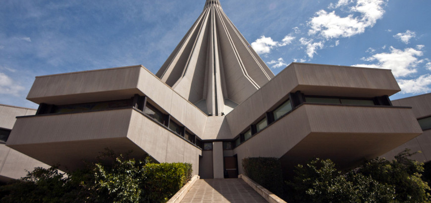 Facciata del Santuario Madonna delle Lacrime