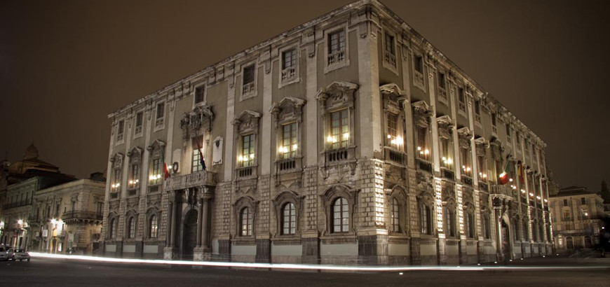 Vista del Palazzo degli Elefanti di notte