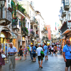 Shopping in Corso Umberto a Taormina