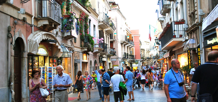 Shopping in Corso Umberto a Taormina