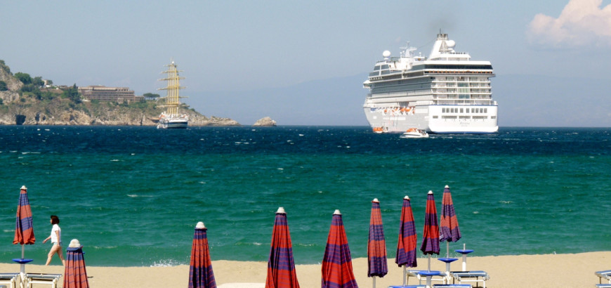 Giardini Naxos beach