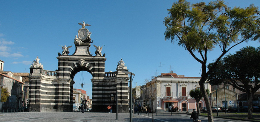 Porta Garibaldi su piazza Palestro