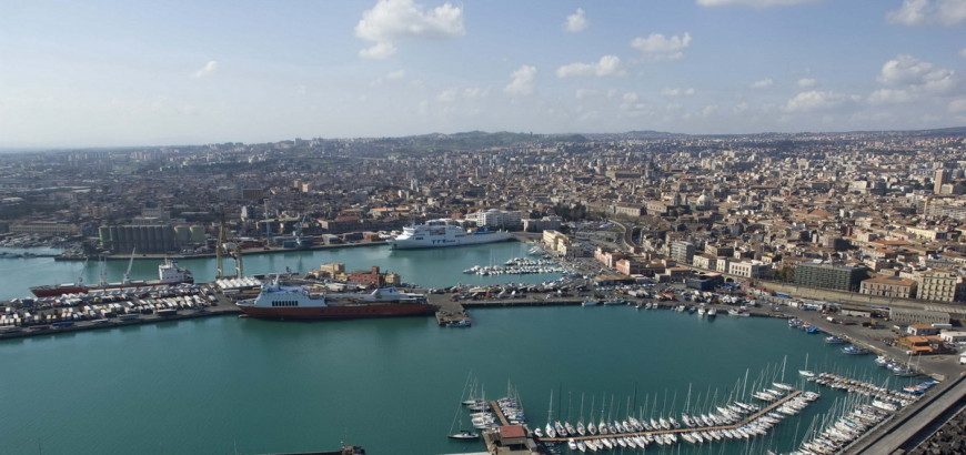 Veduta aerea del porto