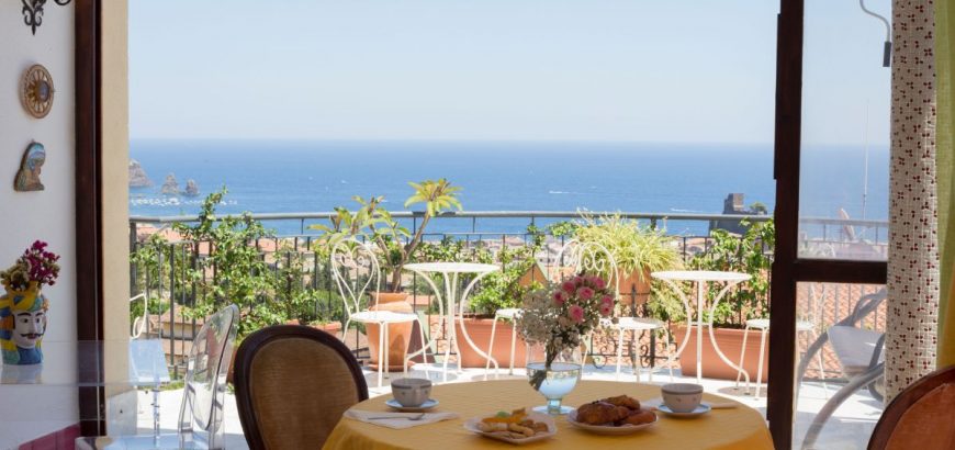 La vista della Riviera dei Ciclopi