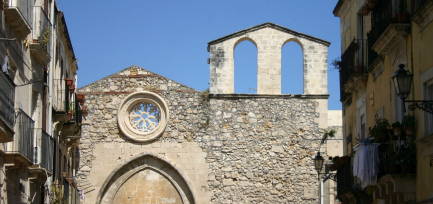 La facciata della chiesa