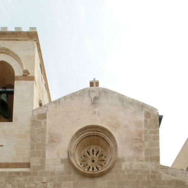 Vista del campanile e del rosone