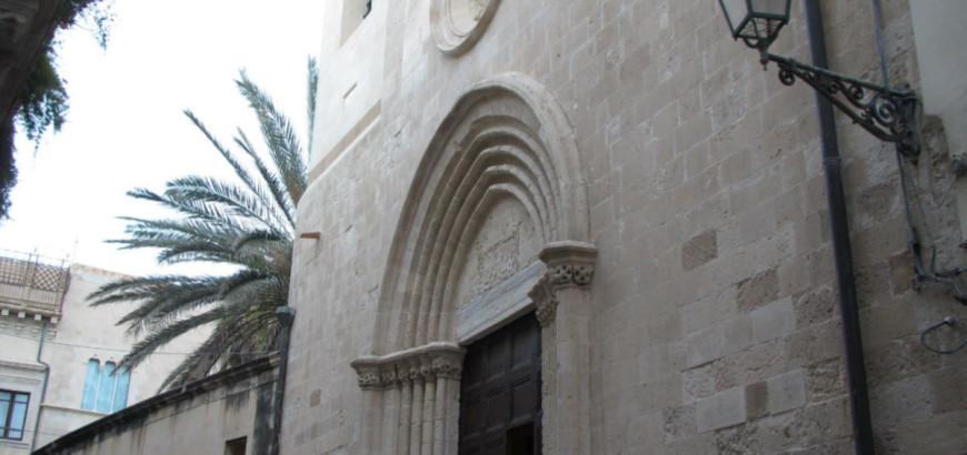 La facciata della chiesa