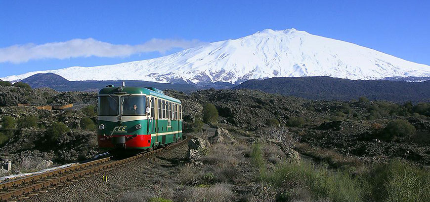 Circumetnea, treno