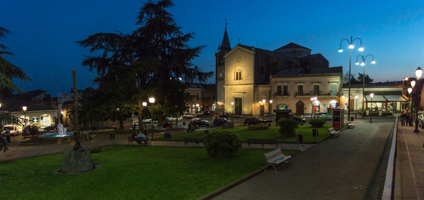 La piazza principale di Nicolosi
