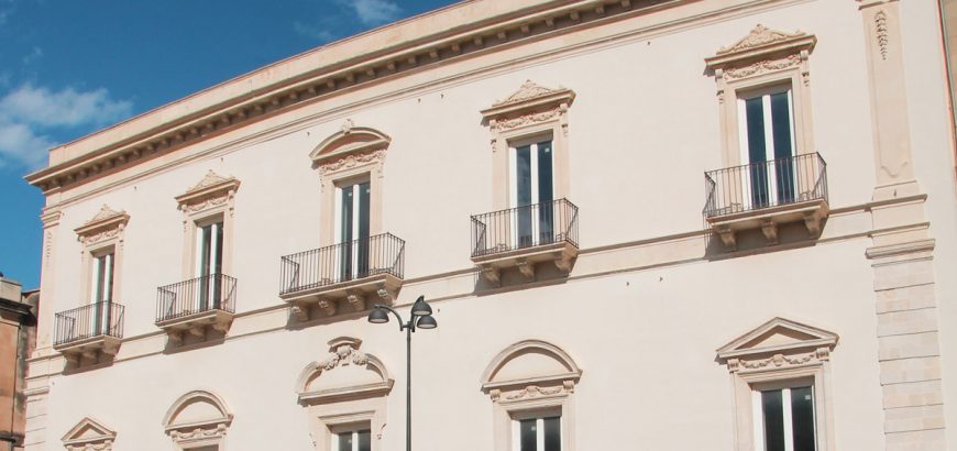Il prospetto di Palazzo Pupillo