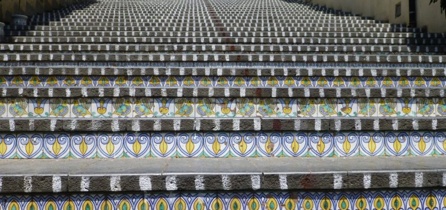 Le maioliche della scala di S. Maria del Monte