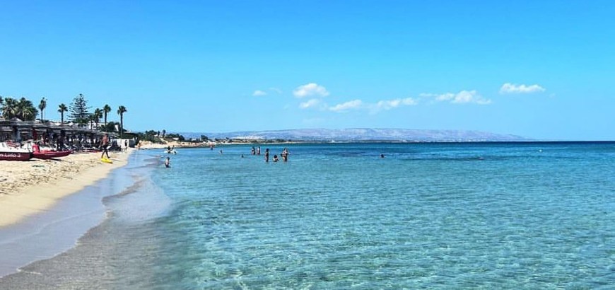 Spiaggia di San Lorenzo con le sue acque cristalline e sabbia bianca