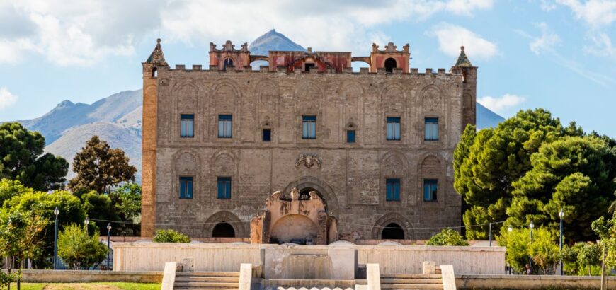 Panoramic view of palace and garden